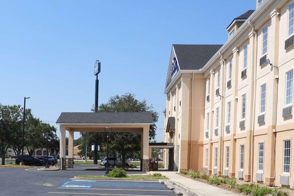 Baymont By Wyndham Lafayette Airport Hotel Exterior photo