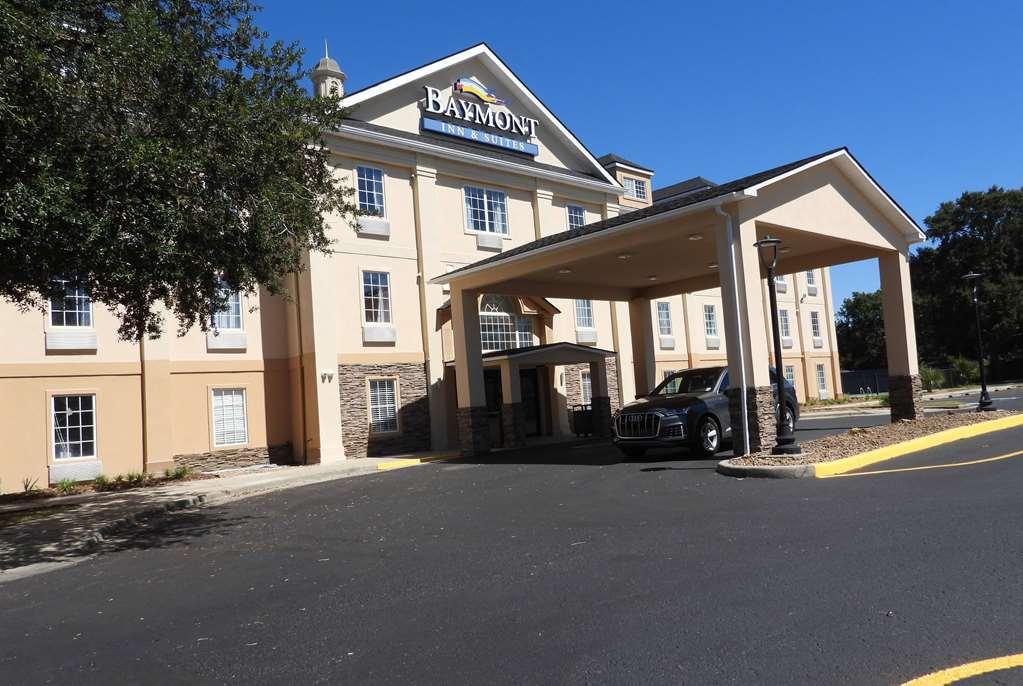 Baymont By Wyndham Lafayette Airport Hotel Exterior photo